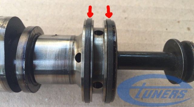 THP (Prince) engine cam shaft end with worn oil rings