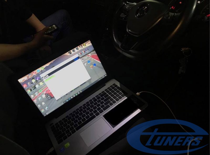 VW Golf 7 2.0 TDI - Etuners Stage1 ECu remap - being flashed via OBD2