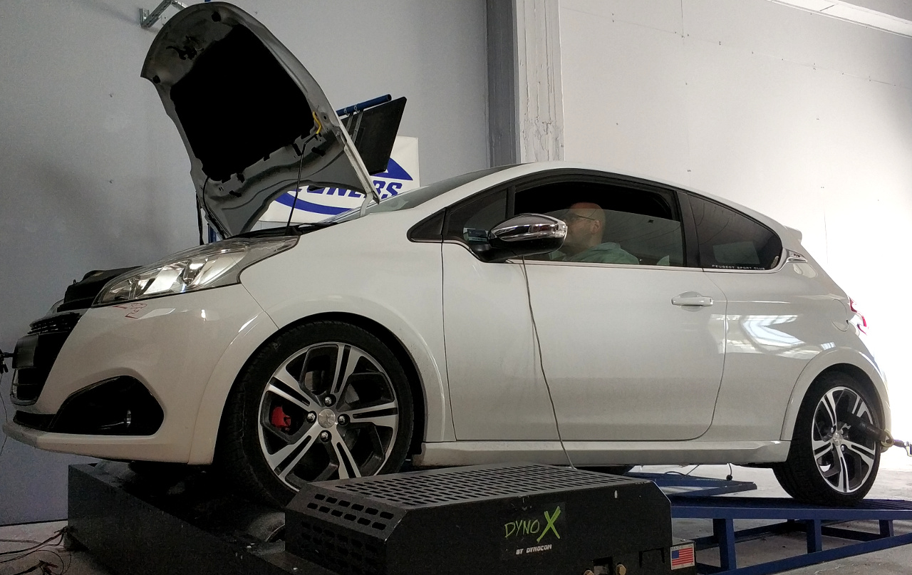 Peugeot 208 GTI THP208 + strange intake kit Stage2 98RON eTuners