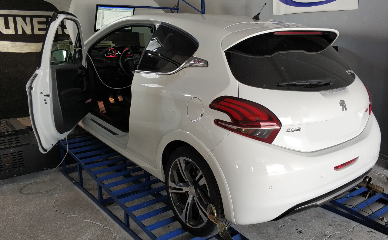Peugeot 208 GTI THP208 + strange intake kit Stage2 98RON eTuners